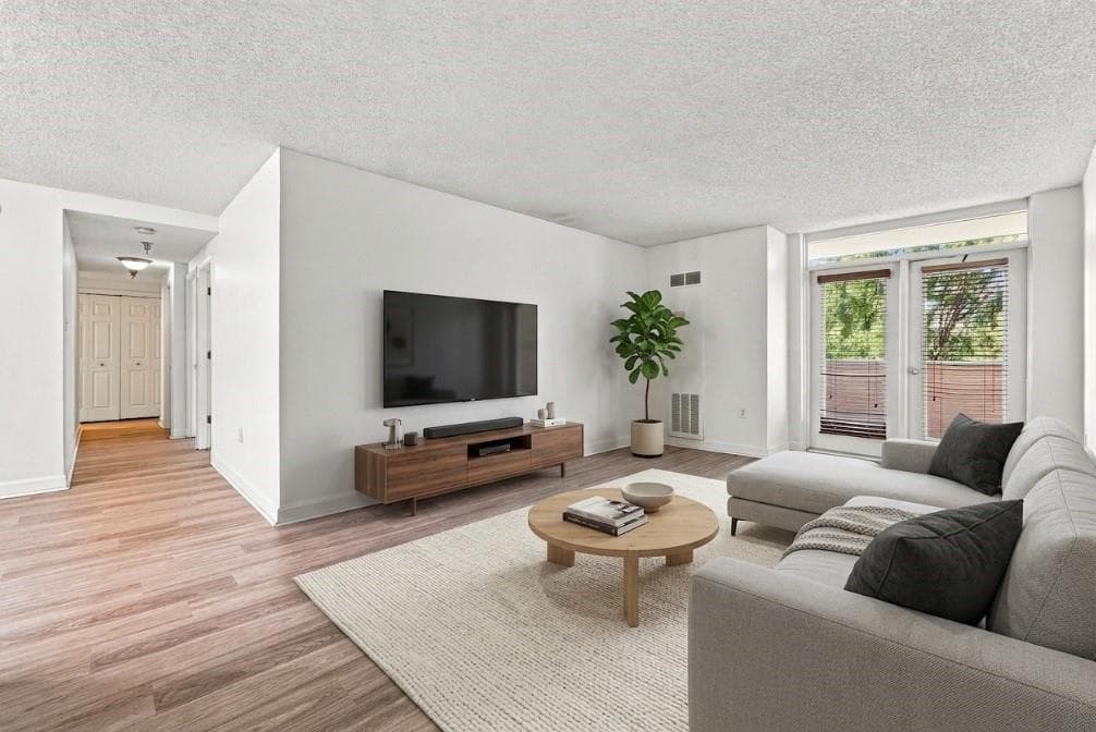 2 bedroom, 1 bathroom, 1,014 sq ft condominium under contract at 375 Ralph Mcgill Boulevard 401, Atlanta, GA 30312 — photo 5