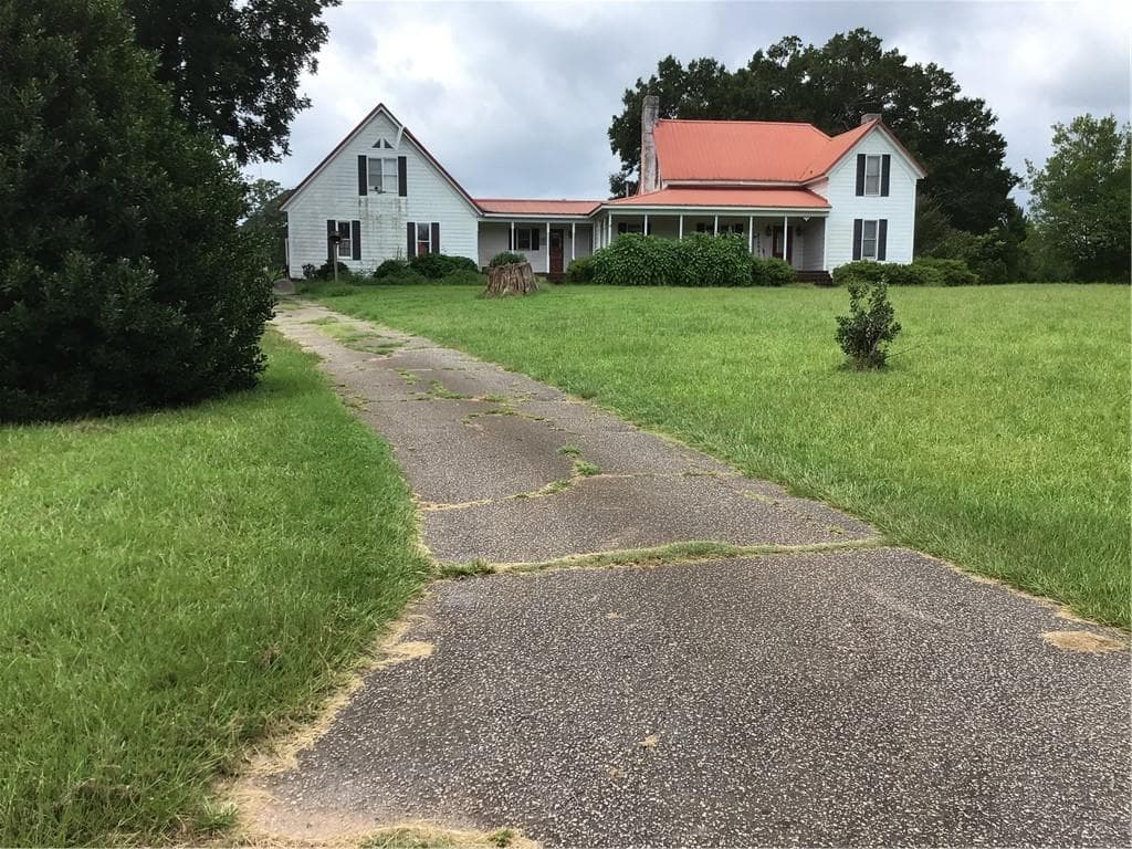 5 bedroom, 4 bathroom, 3,730 sq ft single family residence for sale at 1910 Mount Vernon Road, Monroe, GA 30656