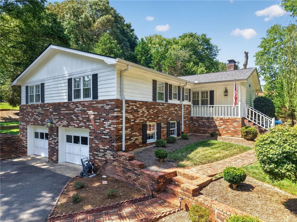 3 bedroom, 3 bathroom, 1,950 sq ft single family residence for sale at 3028 St Charles Avenue, Gainesville, GA 30504 — photo 1 of 62