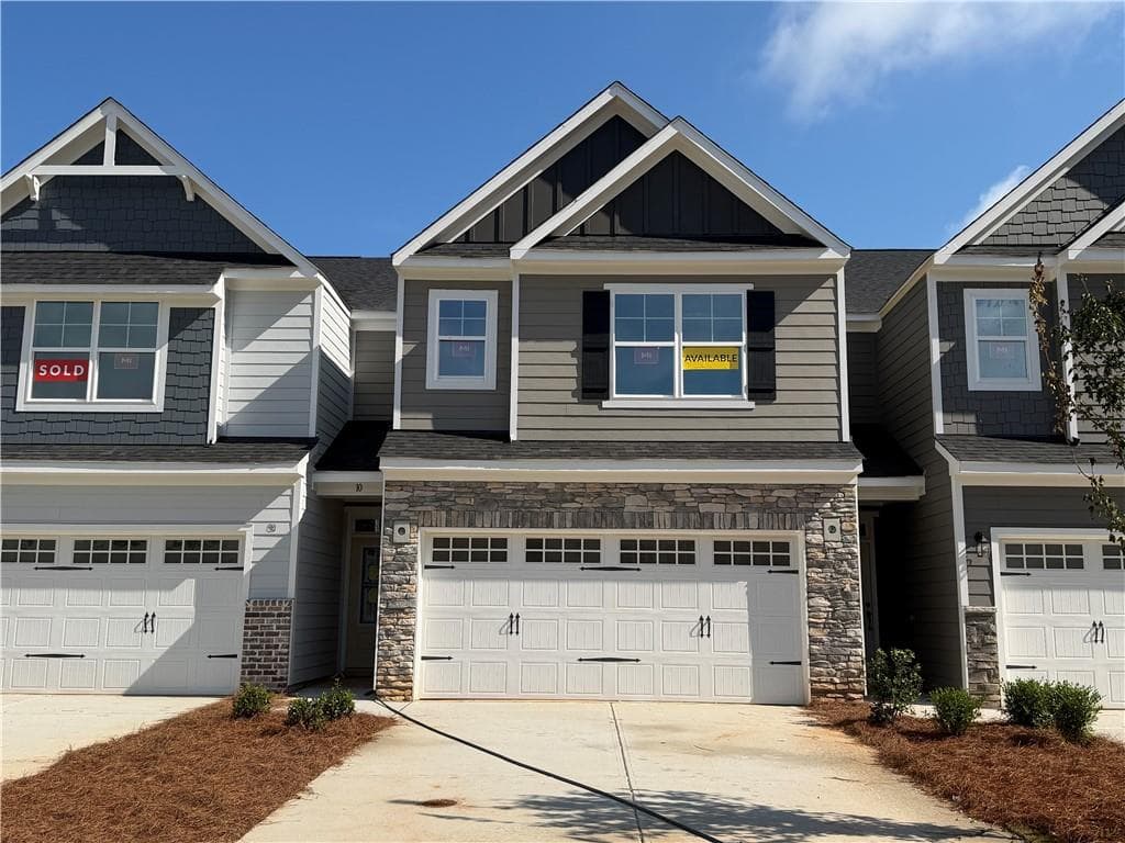 3 bedroom, 3 bathroom, 2,062 sq ft townhouse for sale at 10 Trace Bluff, Dawsonville, GA 30534
