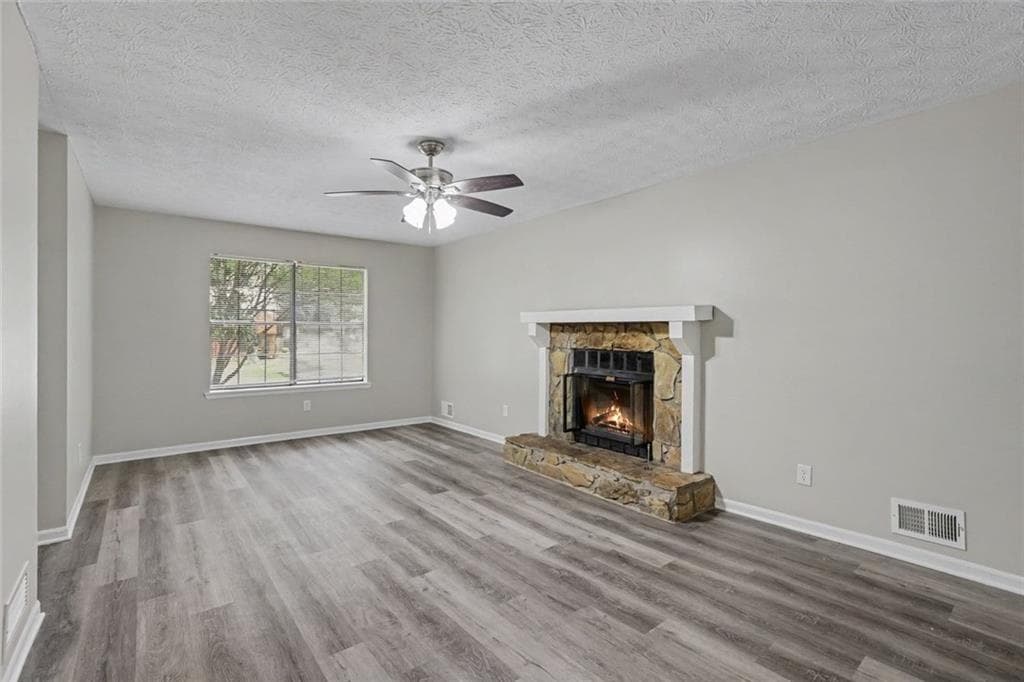 3 bedroom, 3 bathroom, 1,896 sq ft single family residence under contract at 5322 Walker Road, Stone Mountain, GA 30088 — photo 3