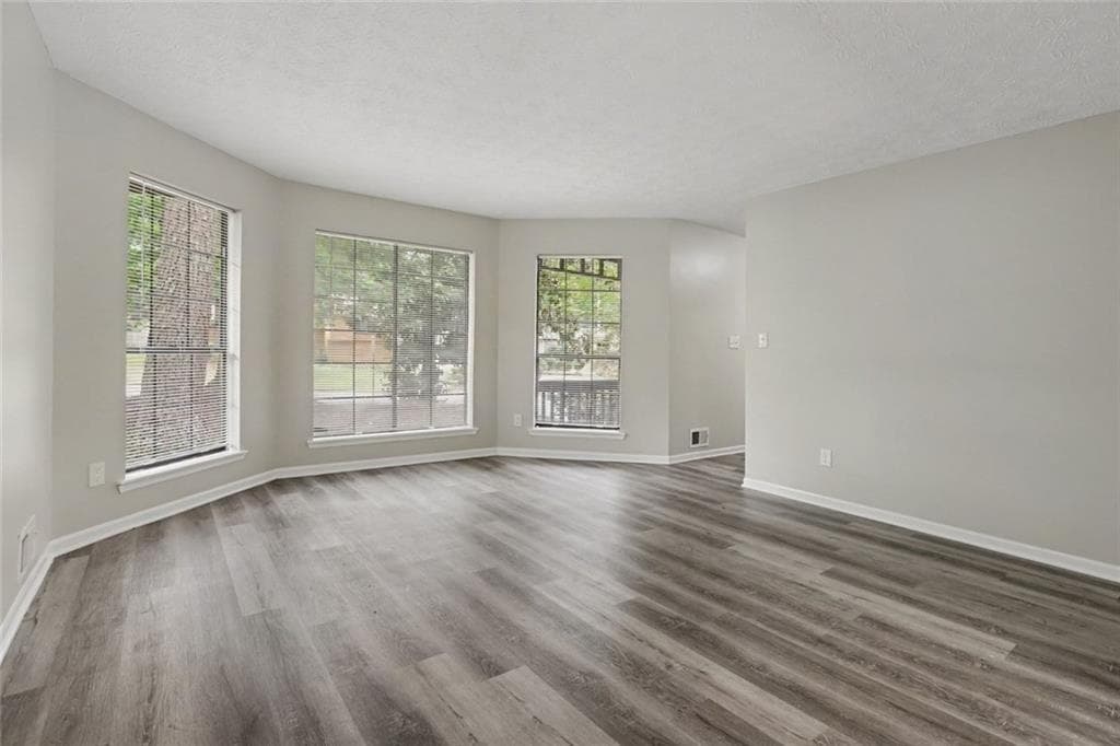3 bedroom, 3 bathroom, 1,896 sq ft single family residence under contract at 5322 Walker Road, Stone Mountain, GA 30088 — photo 4
