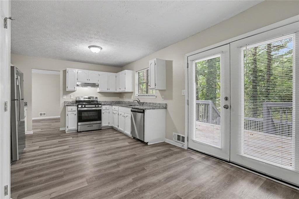 3 bedroom, 3 bathroom, 1,896 sq ft single family residence under contract at 5322 Walker Road, Stone Mountain, GA 30088 — photo 6