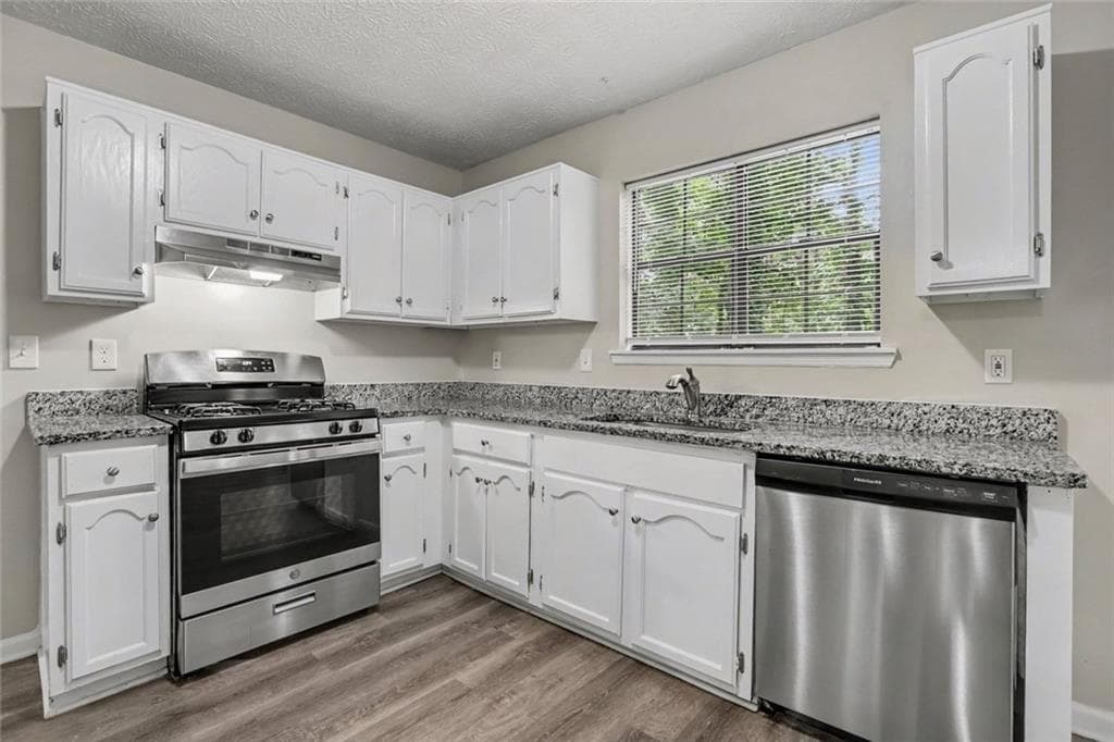 3 bedroom, 3 bathroom, 1,896 sq ft single family residence under contract at 5322 Walker Road, Stone Mountain, GA 30088 — photo 7