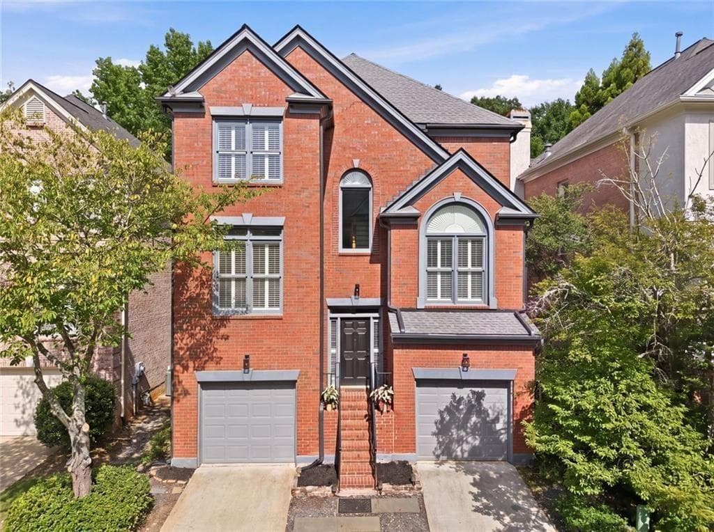4 bedroom, 4 bathroom, 2,871 sq ft single family residence for sale at 2482 Manor Walk, Decatur, GA 30030 — photo 2