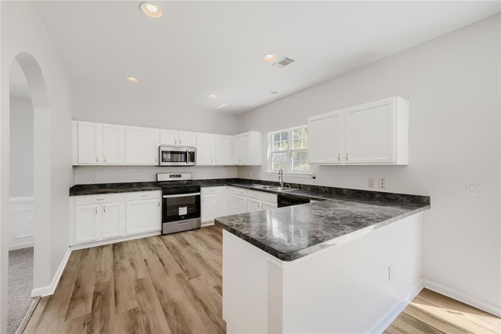 4 bedroom, 3 bathroom, 2,353 sq ft single family residence under contract at 1533 Fenmore Street, Lithia Springs, GA 30122 — photo 8