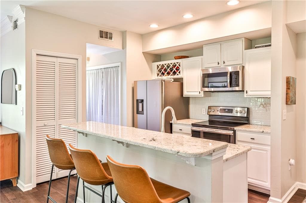 1 bedroom, 1 bathroom, 814 sq ft condominium for rent at 955 Juniper Street 4332, Atlanta, GA 30309 for $2,000 a month — photo 9