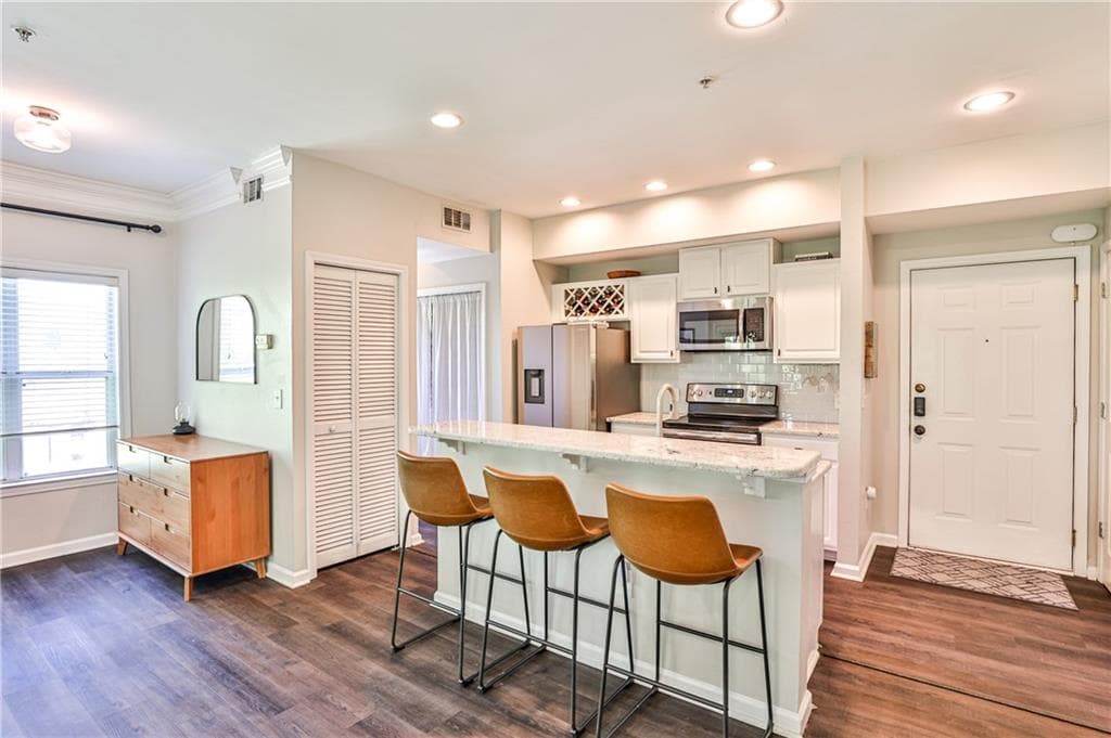 1 bedroom, 1 bathroom, 814 sq ft condominium for rent at 955 Juniper Street 4332, Atlanta, GA 30309 for $2,000 a month — photo 10