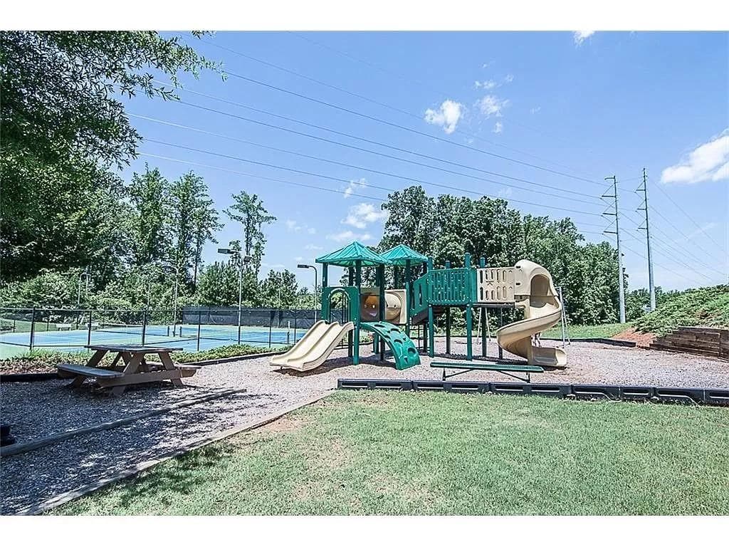 3 bedroom, 3 bathroom, 1,968 sq ft single family residence for sale at 2385 Mayfair Drive, Cumming, GA 30040 — photo 5