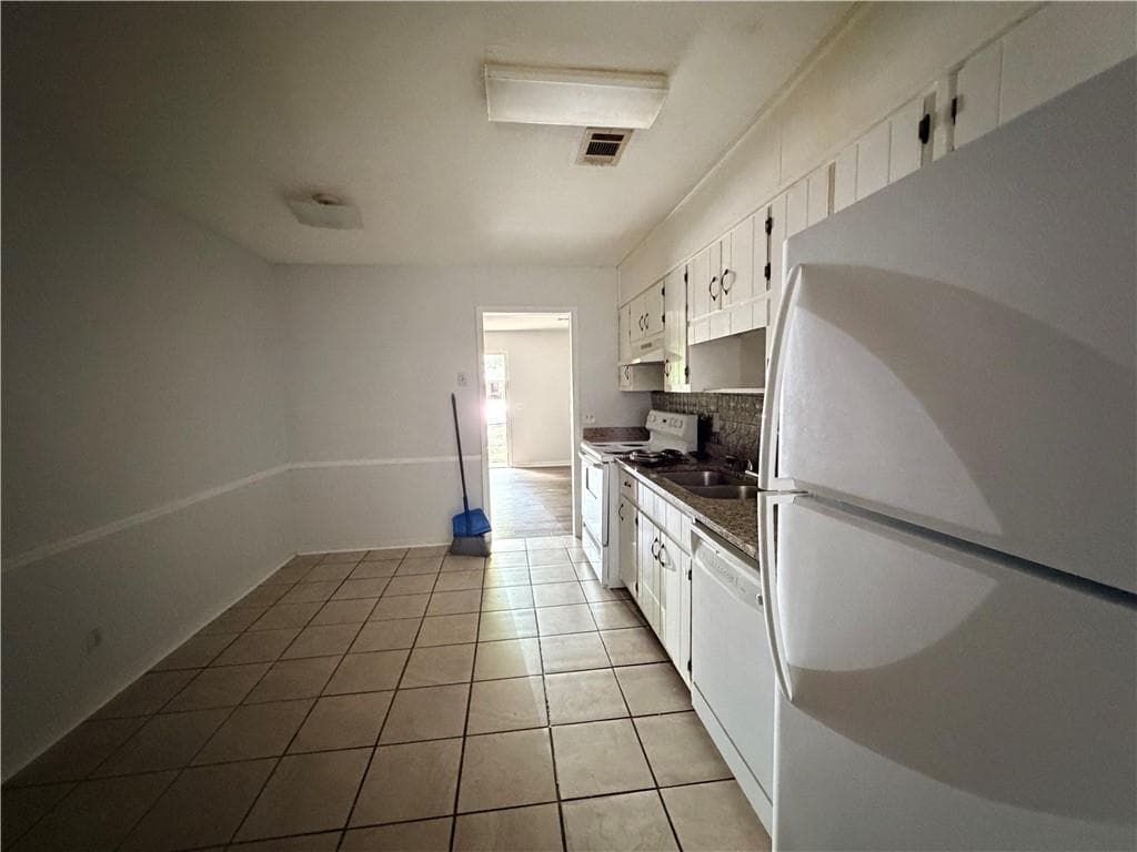 duplex for sale at 1026 Barn Oak Court, Conyers, GA 30012 — photo 6