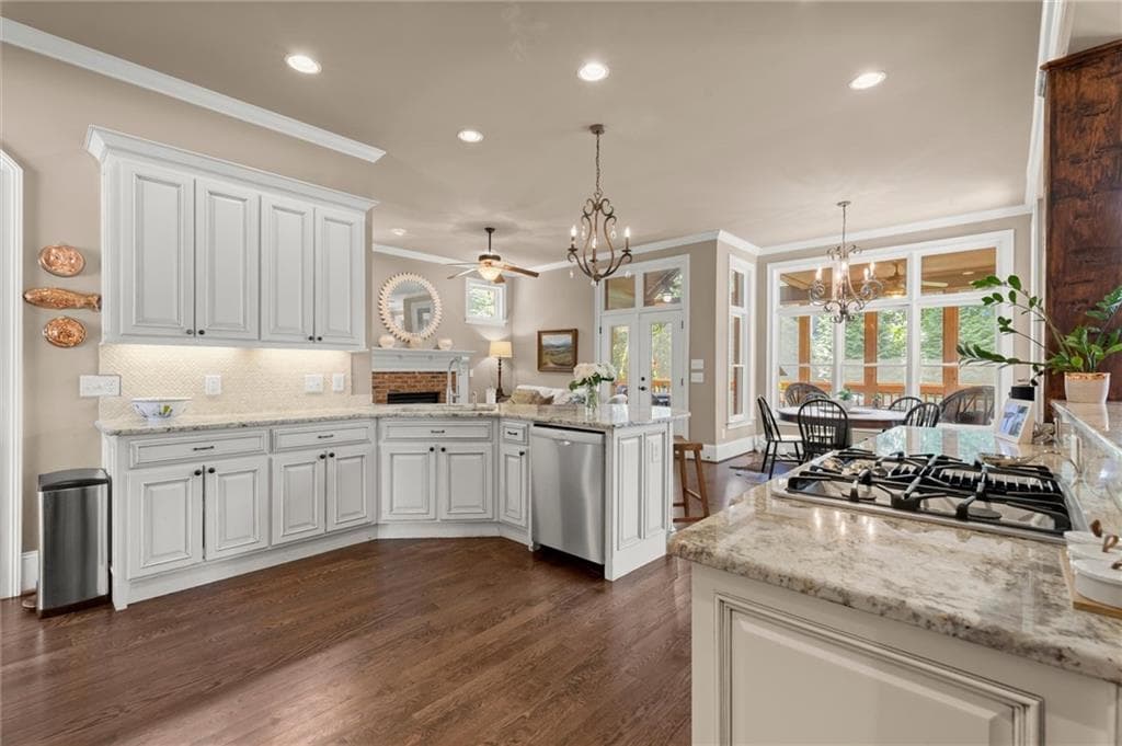 6 bedroom, 5 bathroom, 4,078 sq ft single family residence under contract at 2885 Lassiter Manor Drive, Marietta, GA 30062 — photo 4