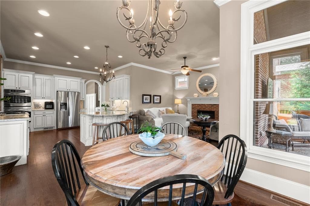 6 bedroom, 5 bathroom, 4,078 sq ft single family residence under contract at 2885 Lassiter Manor Drive, Marietta, GA 30062 — photo 6