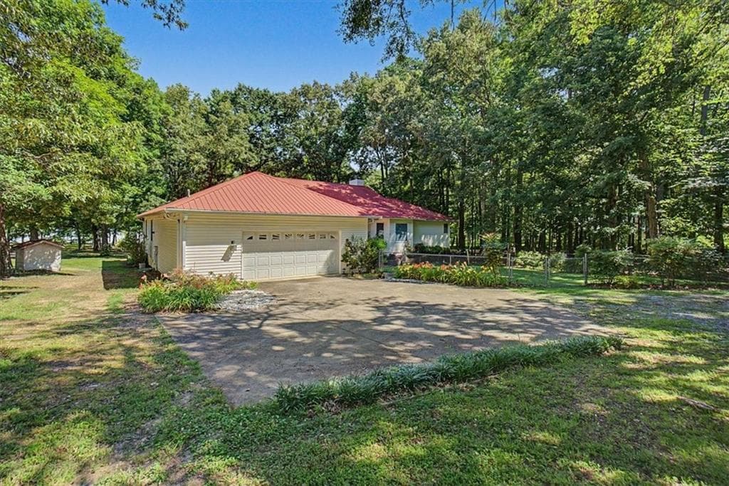 4 bedroom, 3 bathroom, 2,397 sq ft single family residence for sale at 1005 County Road 544, Centre, AL 35960 — photo 3
