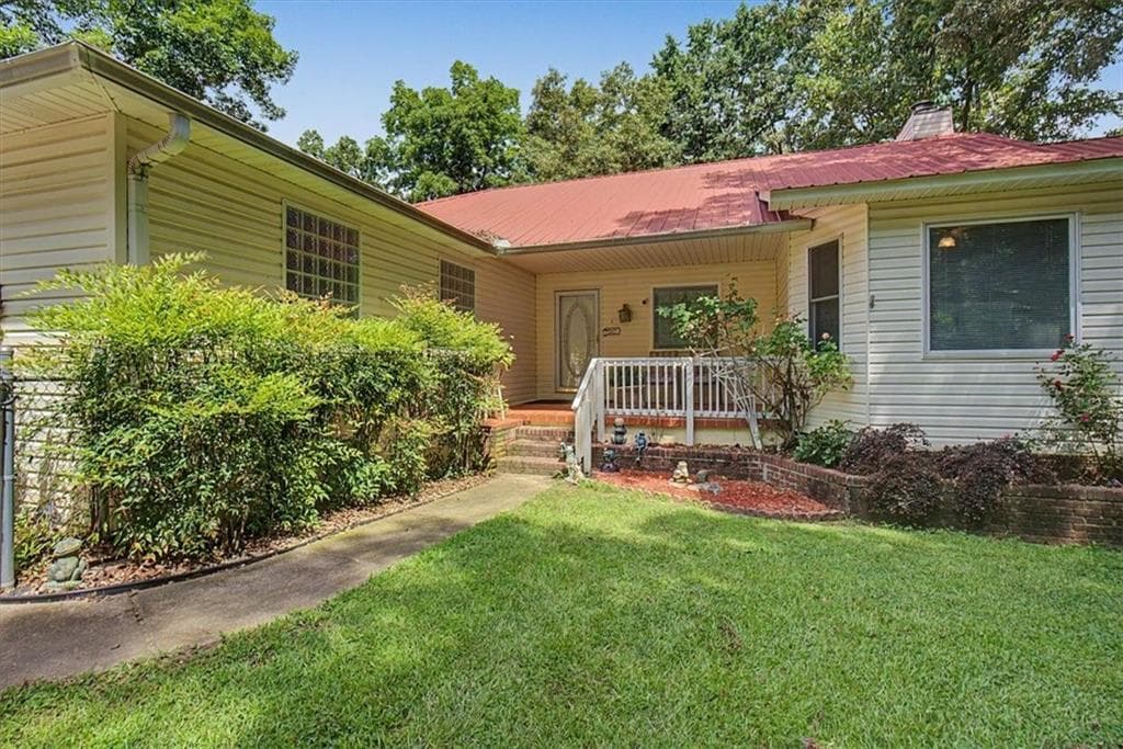 4 bedroom, 3 bathroom, 2,397 sq ft single family residence for sale at 1005 County Road 544, Centre, AL 35960 — photo 5