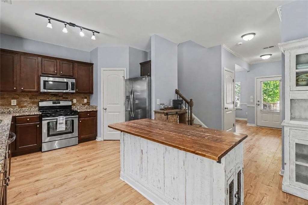 4 bedroom, 3 bathroom, 2,163 sq ft single family residence for sale at 252 Parkmont Way, Dallas, GA 30132 — photo 2