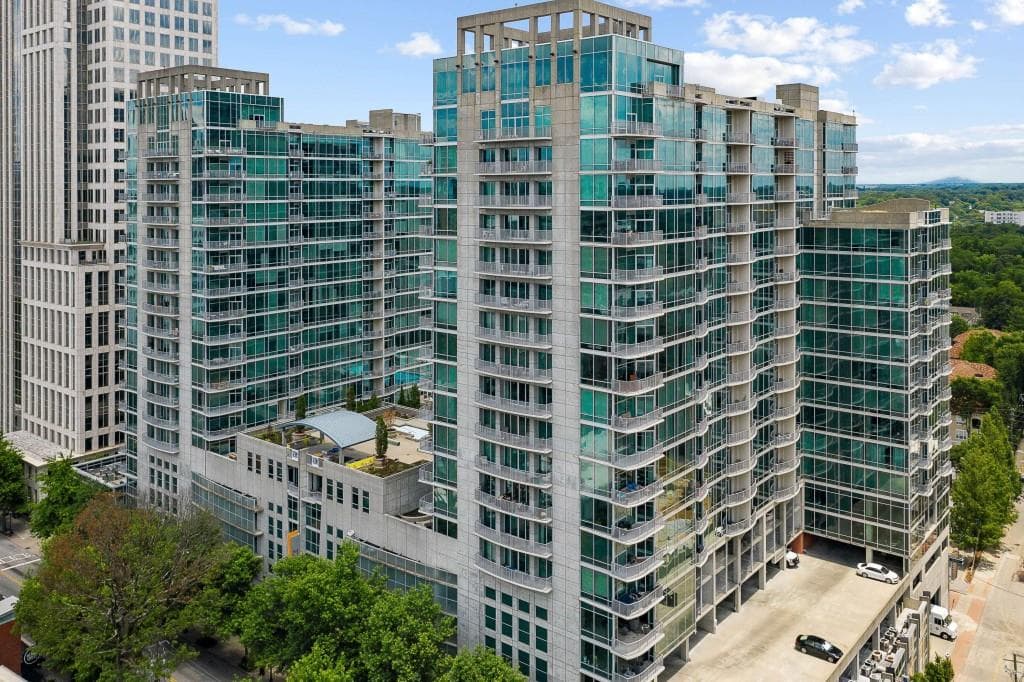 1 bedroom, 1 bathroom, 683 sq ft condominium for sale at 943 Peachtree Street 1314, Atlanta, GA 30309 — photo 1 of 55