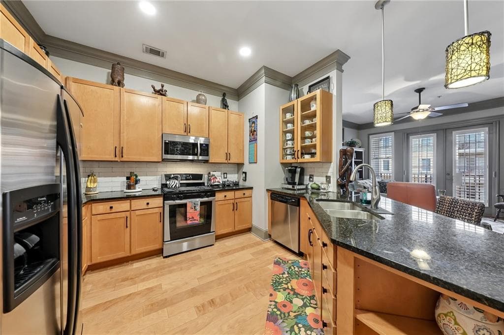 1 bedroom, 1 bathroom, 1,021 sq ft condominium for sale at 3621 Vinings Slope 2516, Atlanta, GA 30339 — photo 4