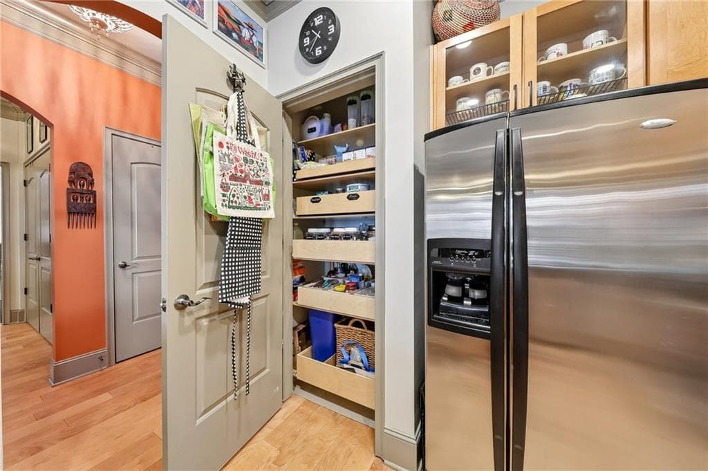 1 bedroom, 1 bathroom, 1,021 sq ft condominium for sale at 3621 Vinings Slope 2516, Atlanta, GA 30339 — photo 5