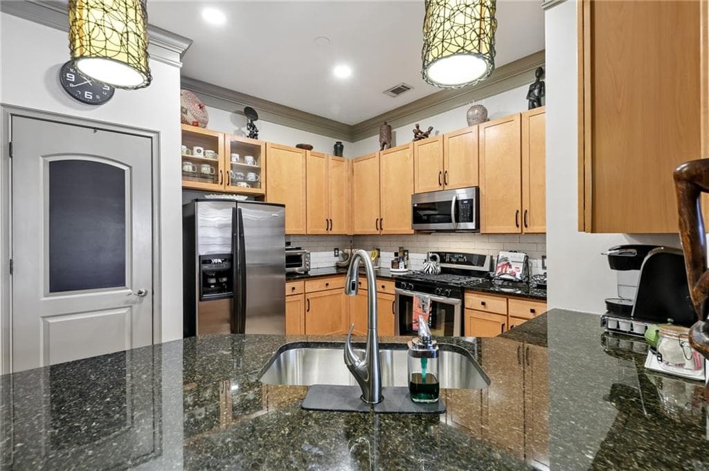 1 bedroom, 1 bathroom, 1,021 sq ft condominium for sale at 3621 Vinings Slope 2516, Atlanta, GA 30339 — photo 6