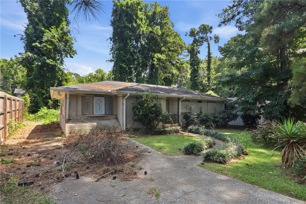 3 bedroom, 2 bathroom, 1,489 sq ft single family residence for sale at 1846 Shamrock Drive, Decatur, GA 30032 — photo 1 of 29