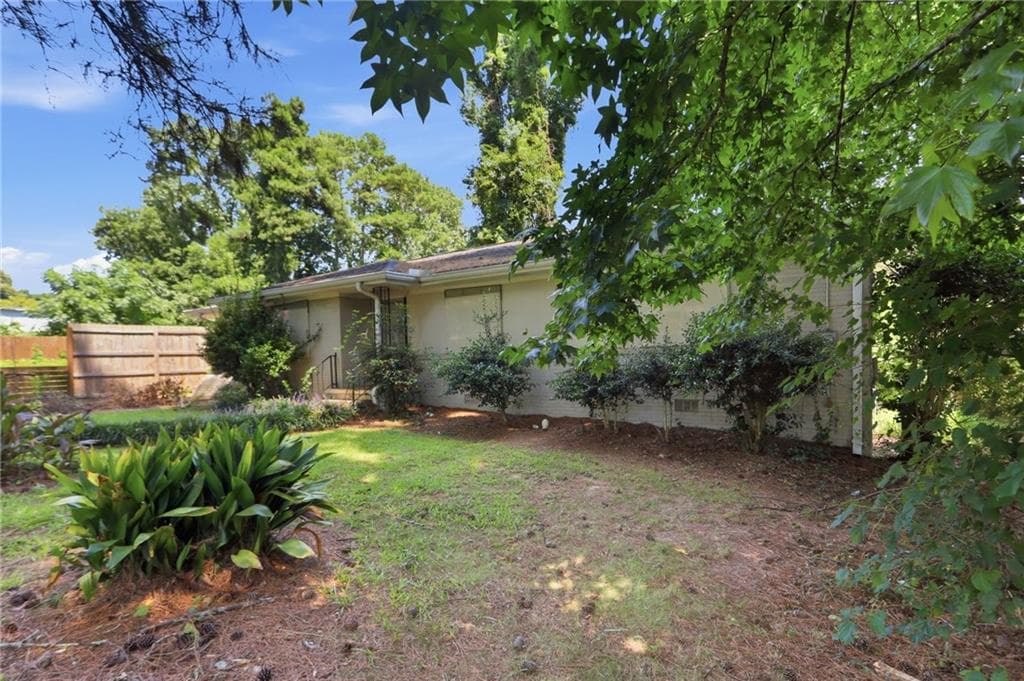 3 bedroom, 2 bathroom, 1,489 sq ft single family residence for sale at 1846 Shamrock Drive, Decatur, GA 30032 — photo 3