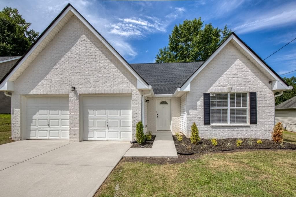 3 bedroom, 2 bathroom, 1,526 sq ft single family residence for sale at 1273 Millstone Way, Lithonia, GA 30058 — photo 3