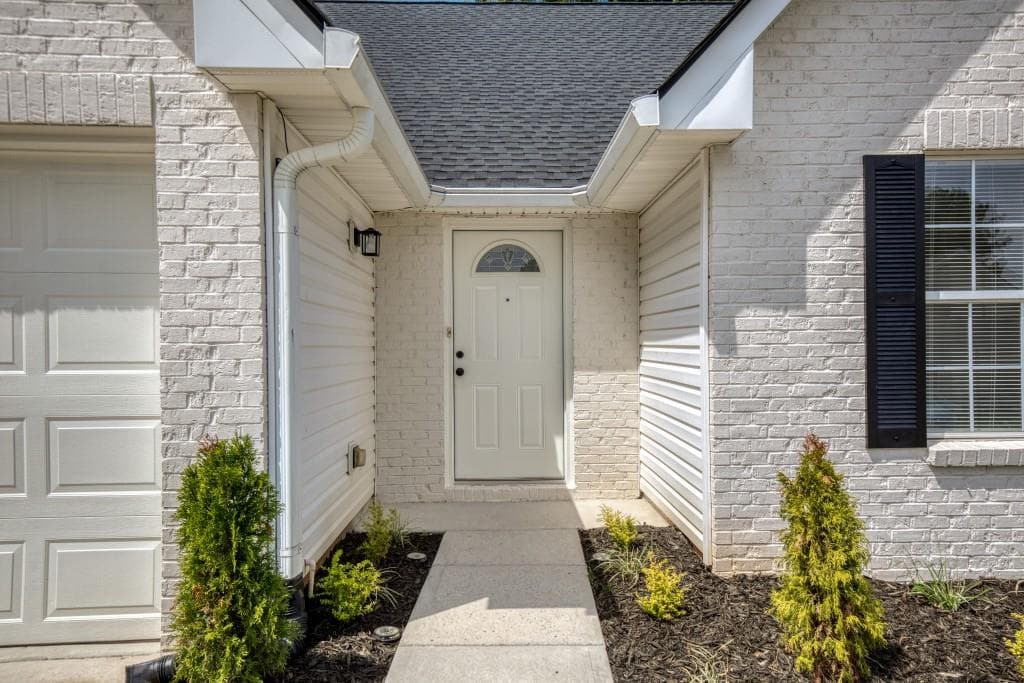 3 bedroom, 2 bathroom, 1,526 sq ft single family residence for sale at 1273 Millstone Way, Lithonia, GA 30058 — photo 4