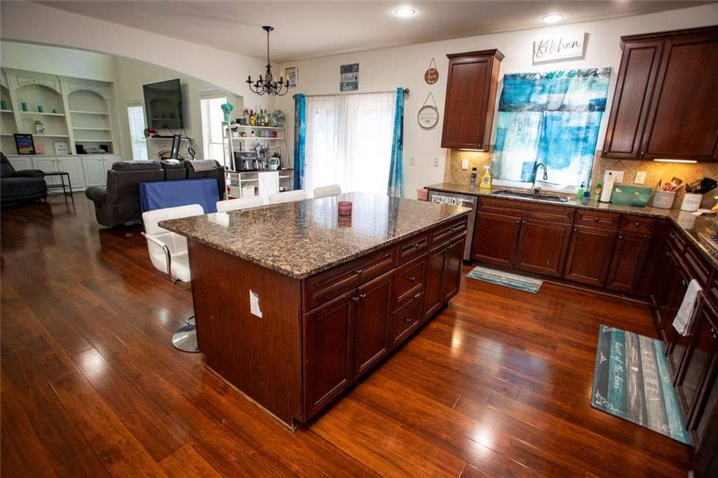 4 bedroom, 3 bathroom, 3,946 sq ft single family residence under contract at 2159 Everleigh Drive, Marietta, GA 30064 — photo 4