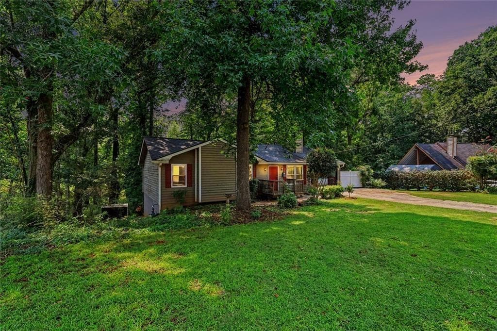 3 bedroom, 2 bathroom, 2,298 sq ft single family residence under contract at 2845 Cinnamon Court, Conyers, GA 30094 — photo 2