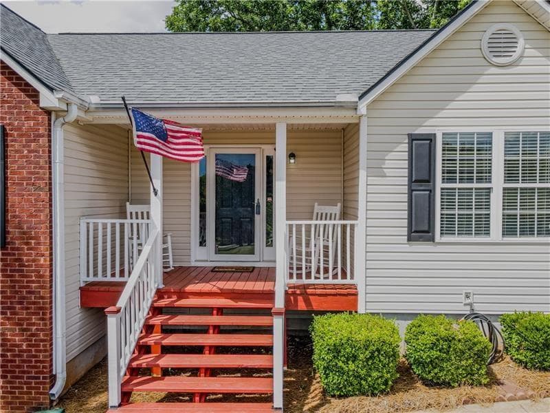 3 bedroom, 2 bathroom single family residence for sale at 2990 Hampton Valley Drive, Loganville, GA 30052 — photo 3