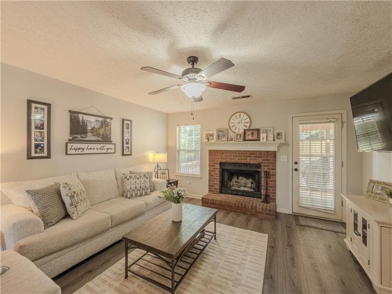 3 bedroom, 2 bathroom single family residence for sale at 2990 Hampton Valley Drive, Loganville, GA 30052 — photo 4
