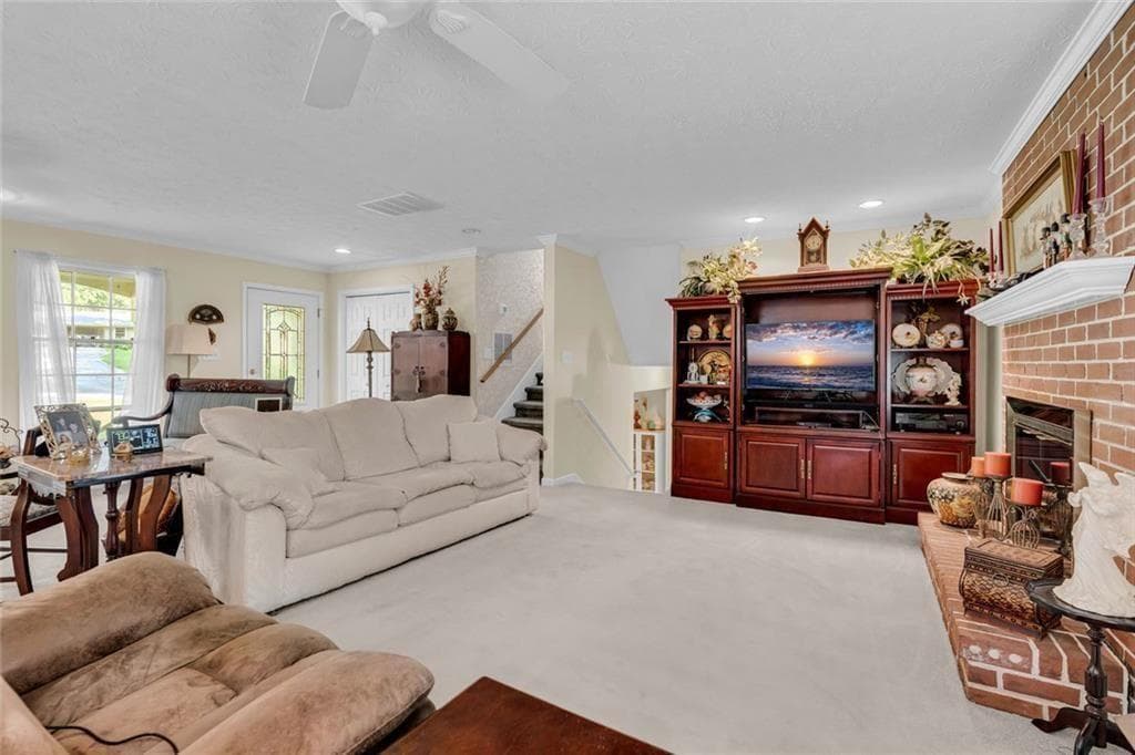 5 bedroom, 3 bathroom, 2,424 sq ft single family residence under contract at 5892 Button Gwinnett Place, Norcross, GA 30093 — photo 4