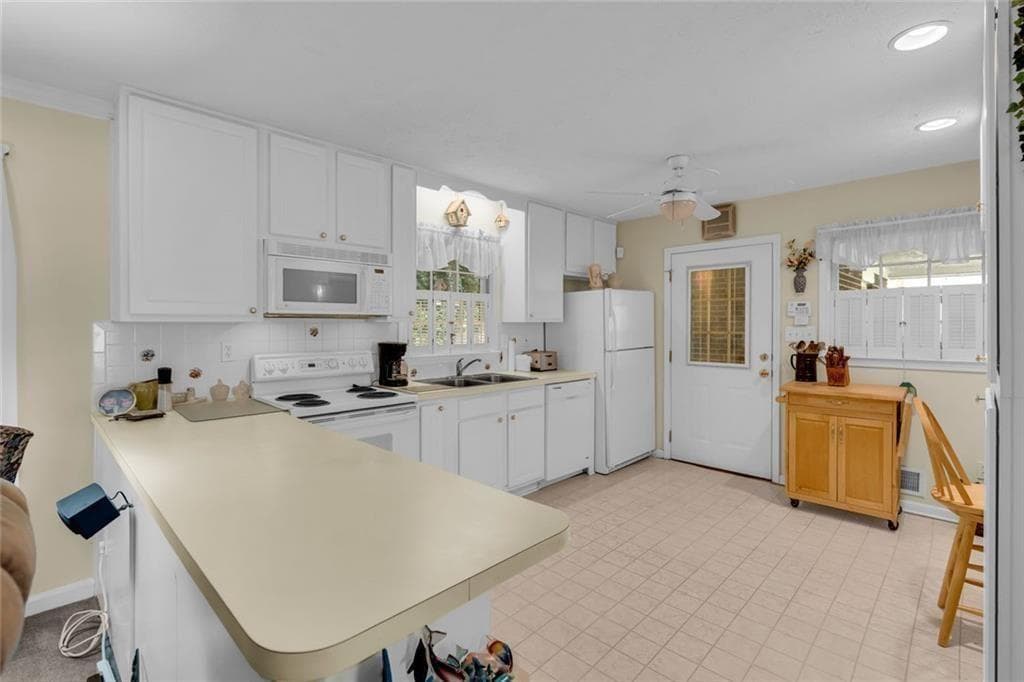 5 bedroom, 3 bathroom, 2,424 sq ft single family residence under contract at 5892 Button Gwinnett Place, Norcross, GA 30093 — photo 5
