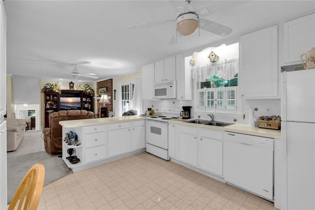 5 bedroom, 3 bathroom, 2,424 sq ft single family residence under contract at 5892 Button Gwinnett Place, Norcross, GA 30093 — photo 6
