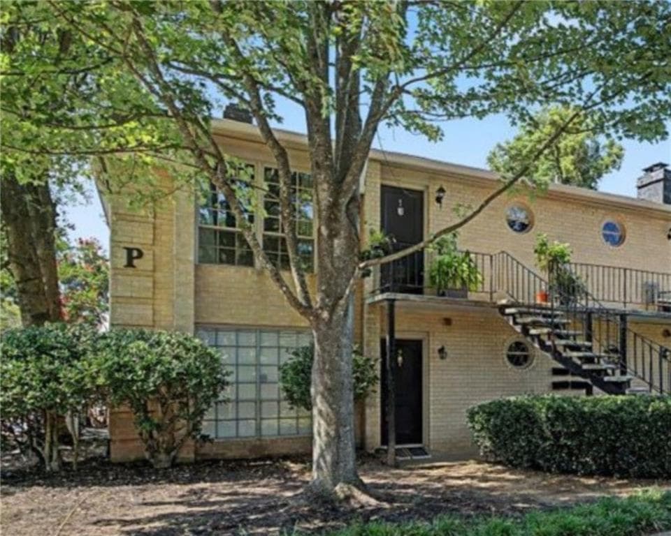 2 bedroom, 1 bathroom, 900 sq ft condominium under contract at 5400 Roswell Road P1, Sandy Springs, GA 30342 — photo 7
