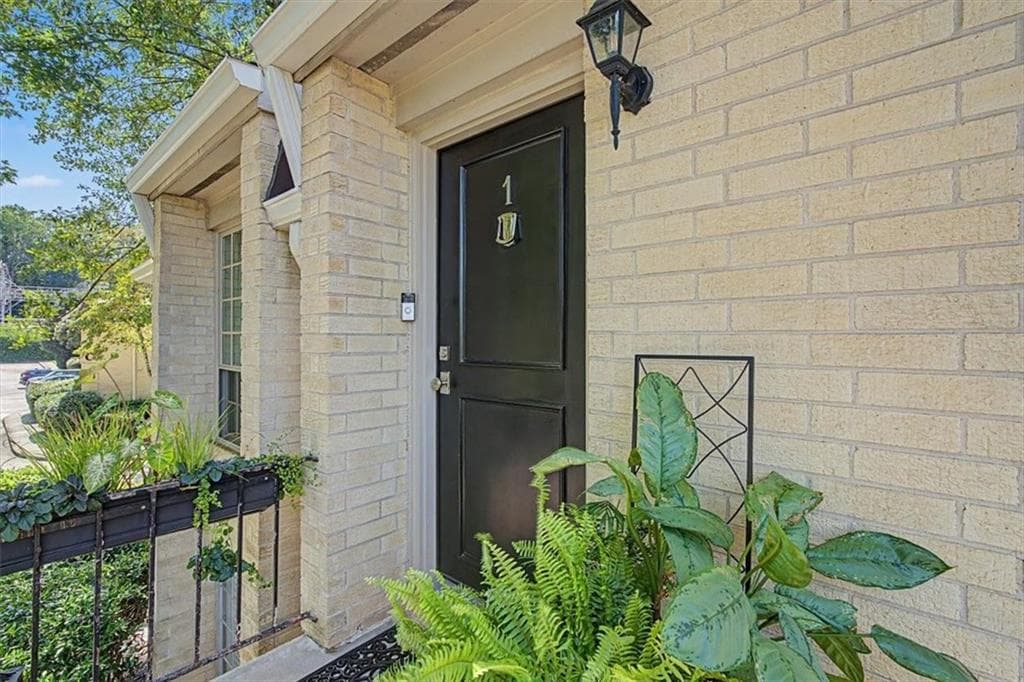 2 bedroom, 1 bathroom, 900 sq ft condominium under contract at 5400 Roswell Road P1, Sandy Springs, GA 30342 — photo 9