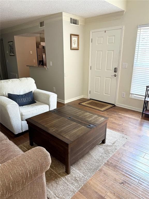 2 bedroom, 2 bathroom, 1,162 sq ft condominium for sale at 554 Picketts Bend Circle, Marietta, GA 30008 — photo 2