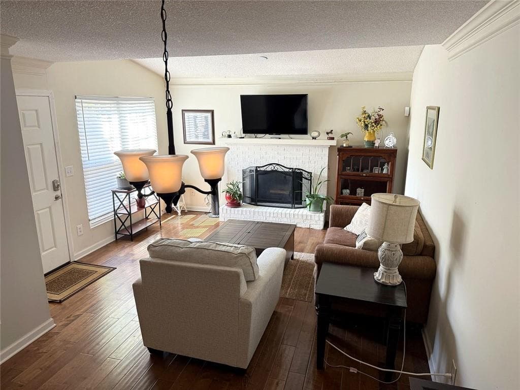 2 bedroom, 2 bathroom, 1,162 sq ft condominium for sale at 554 Picketts Bend Circle, Marietta, GA 30008 — photo 3
