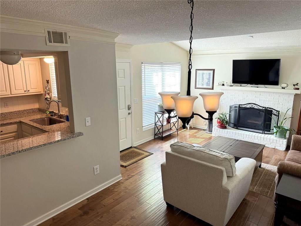 2 bedroom, 2 bathroom, 1,162 sq ft condominium for sale at 554 Picketts Bend Circle, Marietta, GA 30008 — photo 4