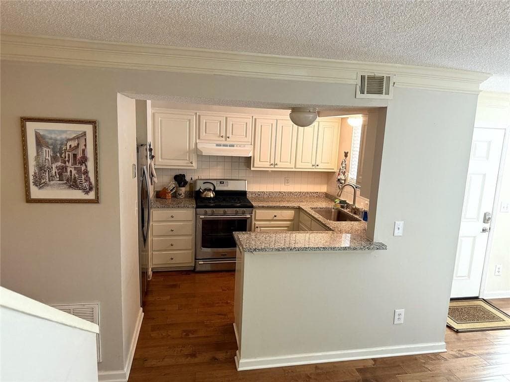2 bedroom, 2 bathroom, 1,162 sq ft condominium for sale at 554 Picketts Bend Circle, Marietta, GA 30008 — photo 5