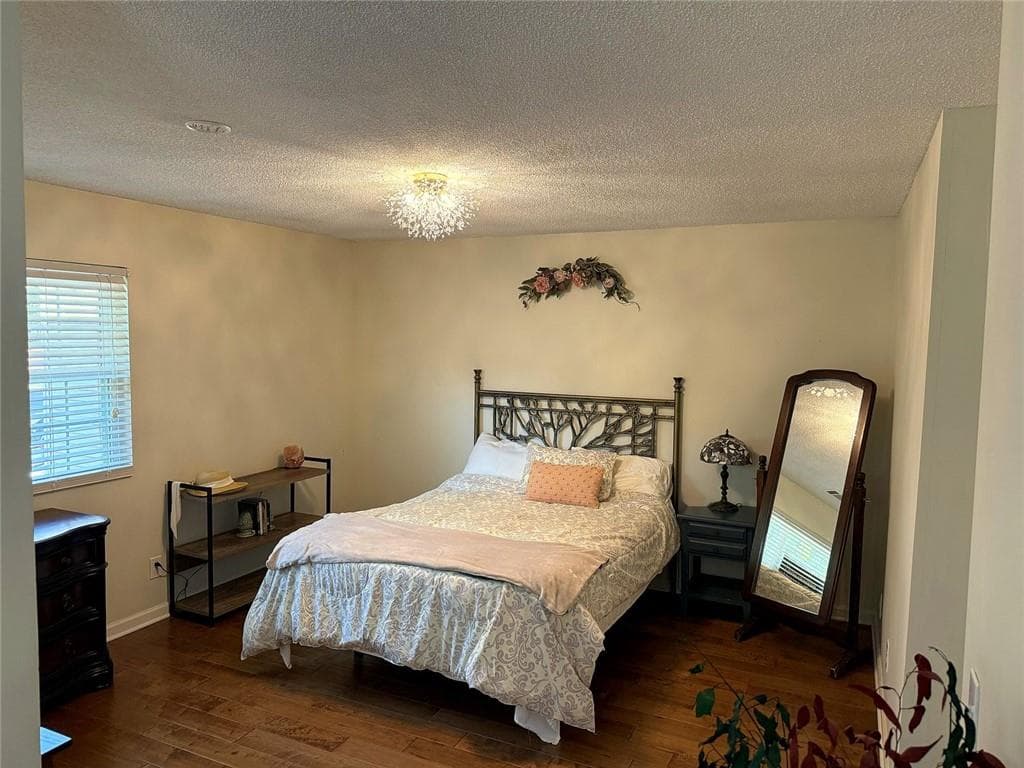 2 bedroom, 2 bathroom, 1,162 sq ft condominium for sale at 554 Picketts Bend Circle, Marietta, GA 30008 — photo 7