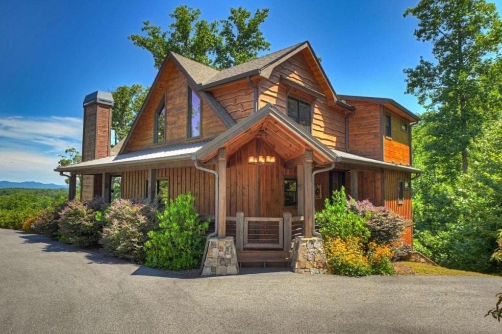 4 bedroom, 5 bathroom, 3,034 sq ft single family residence under contract at 320 Amber Ridge, Blue Ridge, GA 30513 — photo 3