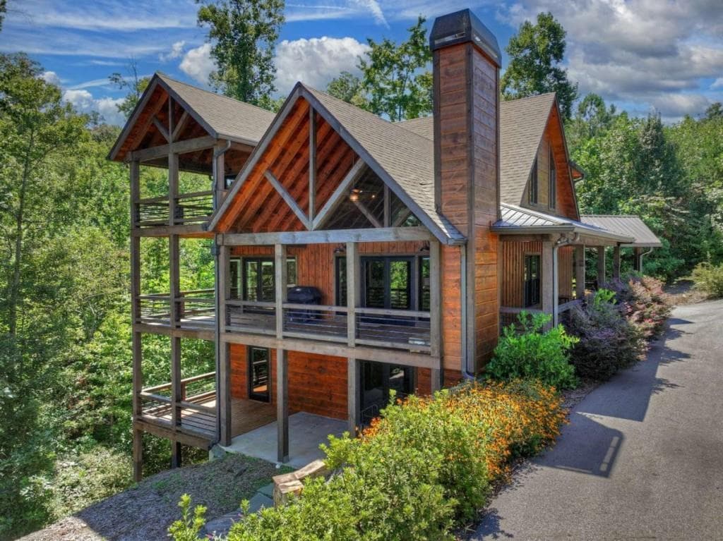 4 bedroom, 5 bathroom, 3,034 sq ft single family residence under contract at 320 Amber Ridge, Blue Ridge, GA 30513 — photo 5