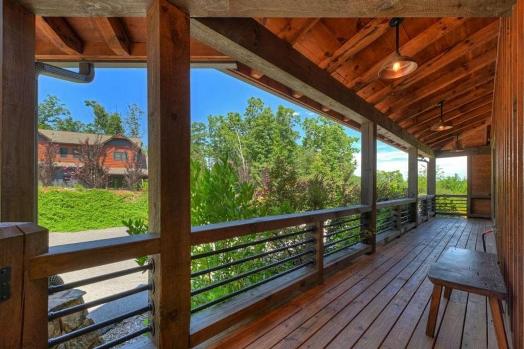 4 bedroom, 5 bathroom, 3,034 sq ft single family residence under contract at 320 Amber Ridge, Blue Ridge, GA 30513 — photo 6