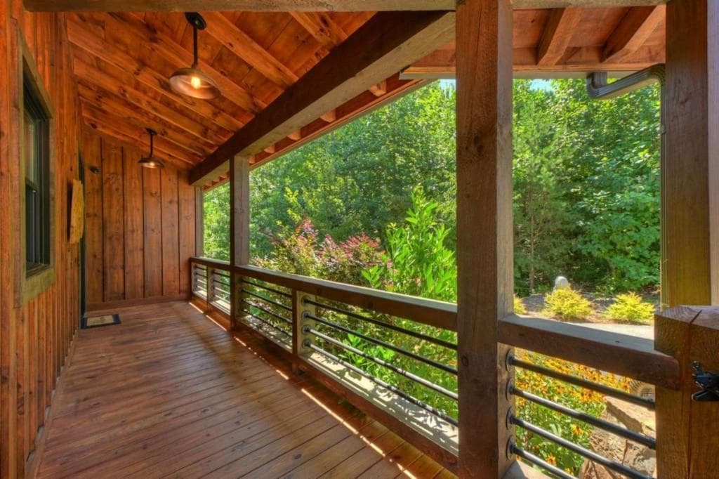 4 bedroom, 5 bathroom, 3,034 sq ft single family residence under contract at 320 Amber Ridge, Blue Ridge, GA 30513 — photo 7