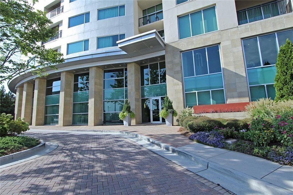 1 bedroom, 1 bathroom, 793 sq ft condominium for sale at 4561 Olde Perimeter Way 608, Dunwoody, GA 30346