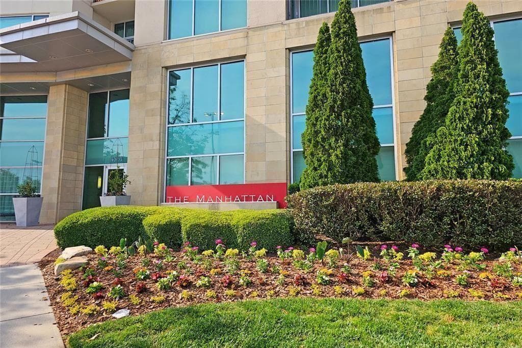 1 bedroom, 1 bathroom, 793 sq ft condominium for sale at 4561 Olde Perimeter Way 608, Dunwoody, GA 30346 — photo 3