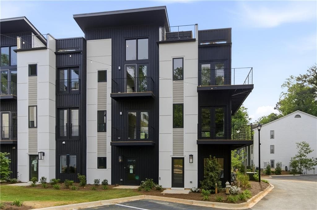 4 bedroom, 4 bathroom, 1,869 sq ft condominium sold at 1174 Penny Lane, Atlanta, GA 30324