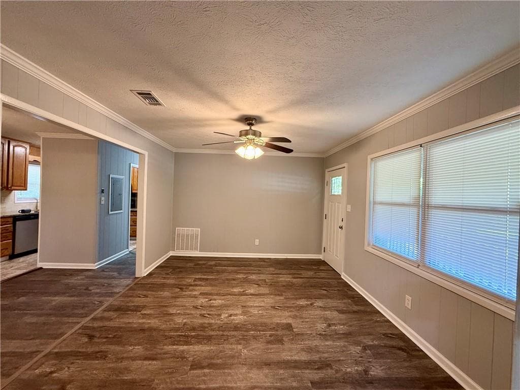 3 bedroom, 2 bathroom, 1,408 sq ft single family residence for sale at 1414 Sycamore Drive, Kennesaw, GA 30152 — photo 4