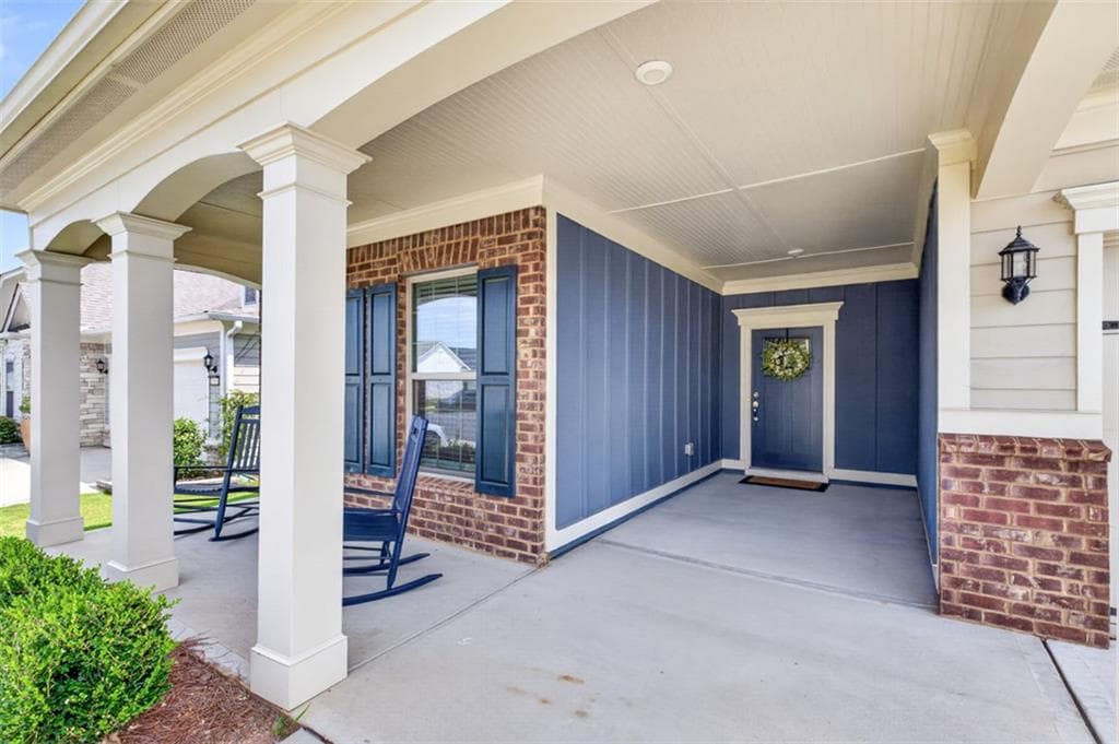 3 bedroom, 3 bathroom, 2,462 sq ft single family residence for sale at 5051 Adler Court, Hoschton, GA 30548 — photo 3
